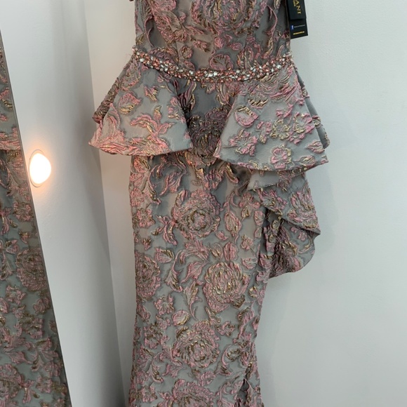 Stunning NWT Terani Gown for any occasion - Picture 4 of 8